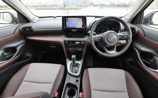 新型トヨタ ヤリスクロスのハイブリッドとガソリンに試乗｜TOYOTA