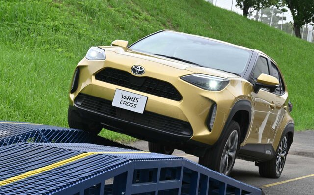 新型トヨタ ヤリスクロスのハイブリッドとガソリンに試乗｜TOYOTA
