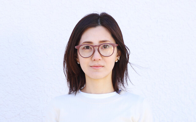 Approximately two 500ml used PET bottles become one eyeglass frame | PLAGLA