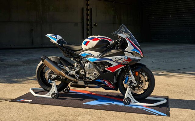 BMW、バイク初のMモデル「M 1000 RR」を発売｜BMW