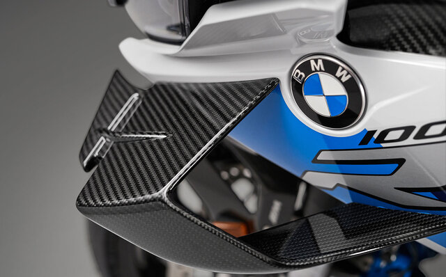 BMW、バイク初のMモデル「M 1000 RR」を発売｜BMW