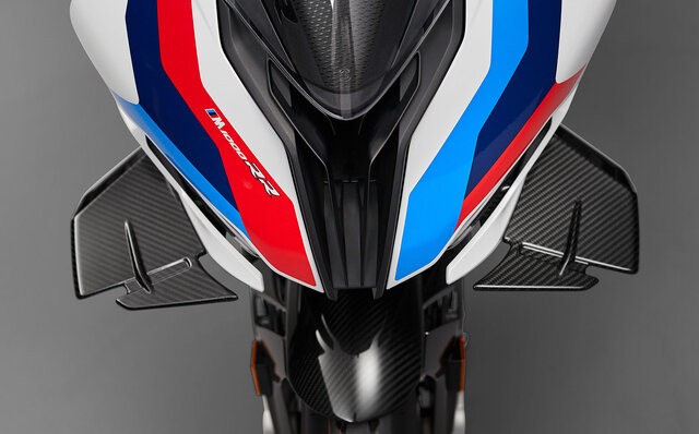 BMW、バイク初のMモデル「M 1000 RR」を発売｜BMW