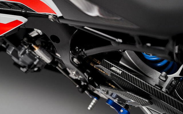 BMW、バイク初のMモデル「M 1000 RR」を発売｜BMW