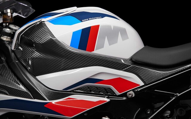BMW、バイク初のMモデル「M 1000 RR」を発売｜BMW