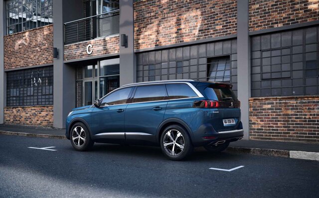 More Modern, More Stylish: The 5008 Facelifts | Peugeot