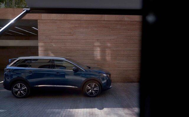 More Modern, More Stylish: The 5008 Facelifts | Peugeot