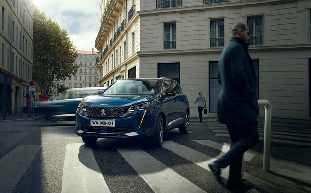 More Modern, More Stylish: The 5008 Facelifts | Peugeot