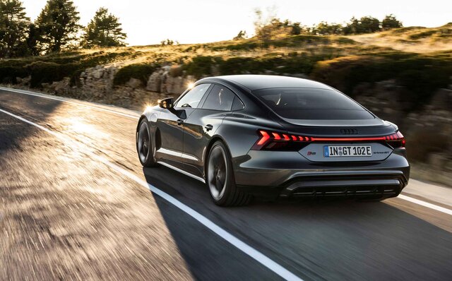 アウディが高性能な電動4ドアグランツーリスモの「e-tron GT」を発表｜Audi