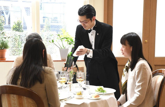 ひらまつレストランでしか飲めない希少なワインが手に入る、試飲販売会｜HIRAMATSU