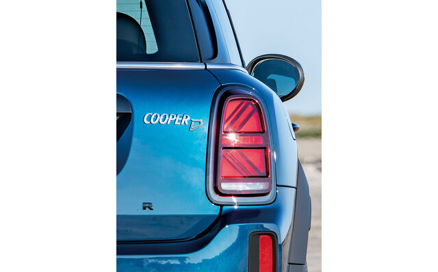 A Limited Edition MINI Crossover Arrives in a Special Blue, New to the Model | MINI