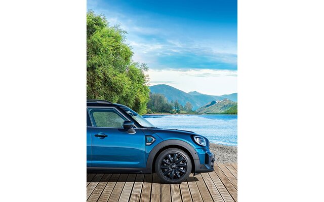 A Limited Edition MINI Crossover Arrives in a Special Blue, New to the Model | MINI