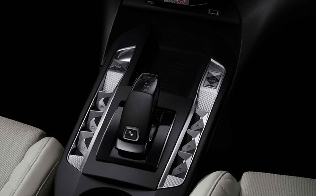 DS7クロスバックにプラグインハイブリッドの4WDモデル「E-TENSE 4×4」登場｜DS