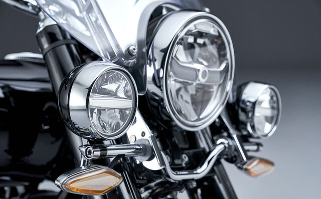 BMW's Second Cruiser Model, the R18 Classic, Arrives | BMW