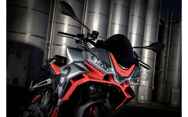 「トゥオーノV4」の直径子孫、660ccエンジンを搭載した「トゥオーノ660」日本上陸｜Aprilia