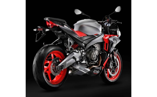 「トゥオーノV4」の直径子孫、660ccエンジンを搭載した「トゥオーノ660」日本上陸｜Aprilia