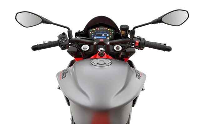 「トゥオーノV4」の直径子孫、660ccエンジンを搭載した「トゥオーノ660」日本上陸｜Aprilia
