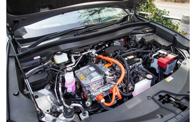 日本的ともいえるEVの現在形がよく分かる──レクサスUX300eに試乗｜LEXUS