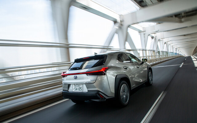 日本的ともいえるEVの現在形がよく分かる──レクサスUX300eに試乗｜LEXUS