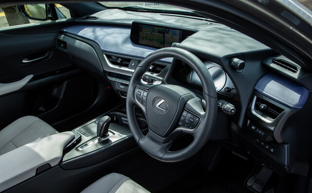 日本的ともいえるEVの現在形がよく分かる──レクサスUX300eに試乗｜LEXUS
