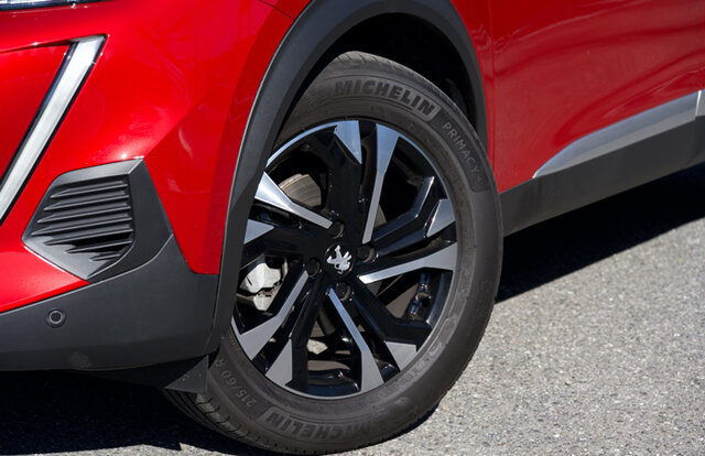 激戦区であるコンパクトSUV市場にプジョーが投入した「2008」に試乗｜PEUGEOT