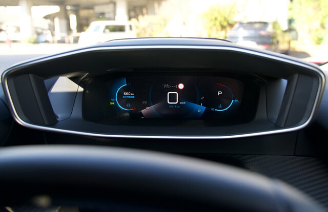激戦区であるコンパクトSUV市場にプジョーが投入した「2008」に試乗｜PEUGEOT