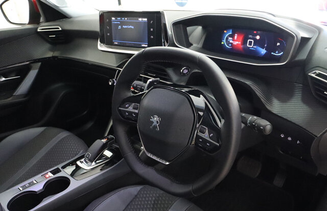 激戦区であるコンパクトSUV市場にプジョーが投入した「2008」に試乗｜PEUGEOT