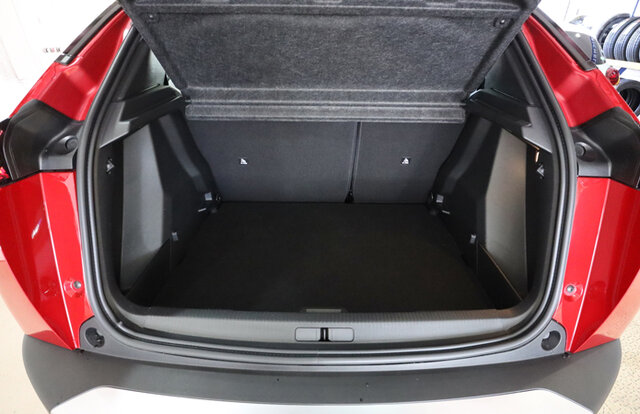 激戦区であるコンパクトSUV市場にプジョーが投入した「2008」に試乗｜PEUGEOT