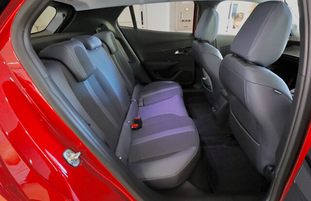 激戦区であるコンパクトSUV市場にプジョーが投入した「2008」に試乗｜PEUGEOT