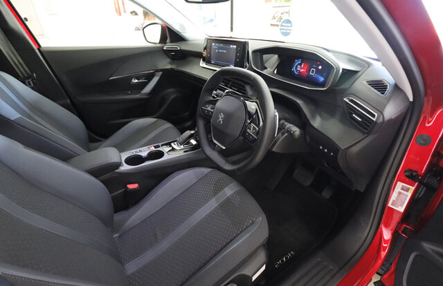 激戦区であるコンパクトSUV市場にプジョーが投入した「2008」に試乗｜PEUGEOT