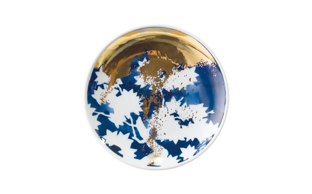 Arita pottery painting, reinterpreted for the modern age. A collection of small plates named "Imperfection" | amabro