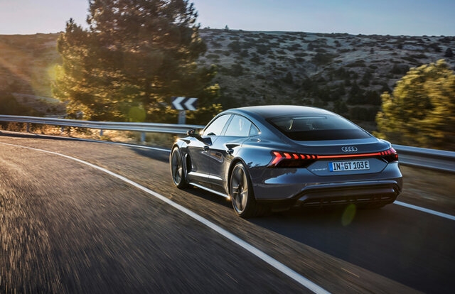 アウディ e-tron GTがジャパンプレミア｜Audi