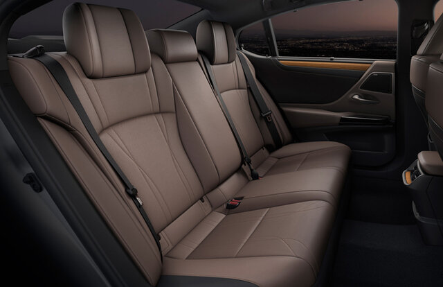 Pursuing Improvements in Quietness and Ride Comfort, the Brand's Origins—Lexus World Premieres the New "ES" | LEXUS