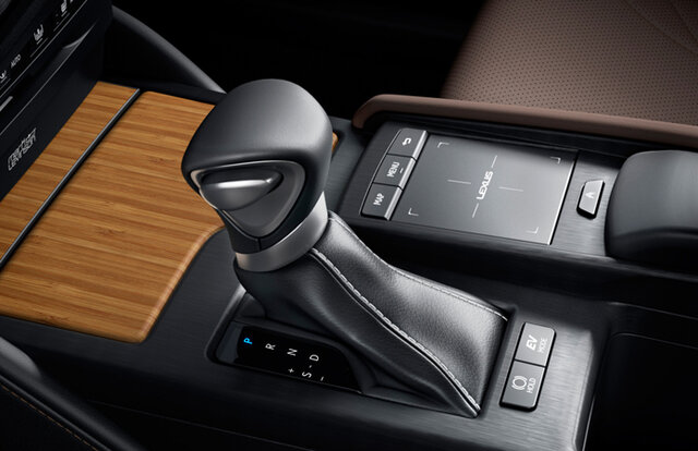 Pursuing Improvements in Quietness and Ride Comfort, the Brand's Origins—Lexus World Premieres the New "ES" | LEXUS