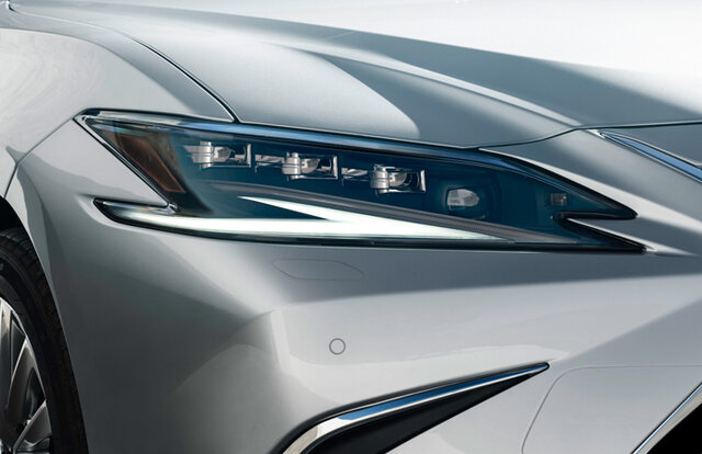 Pursuing Improvements in Quietness and Ride Comfort, the Brand's Origins—Lexus World Premieres the New "ES" | LEXUS