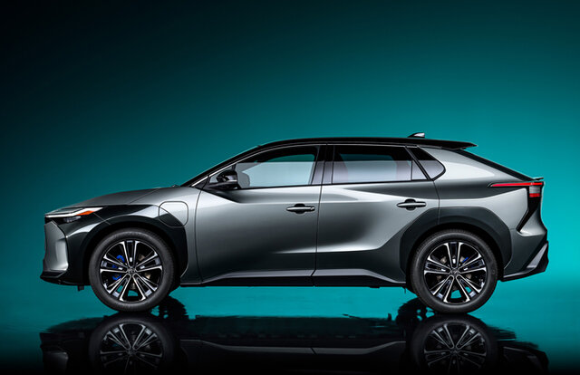 大きく若返りが図られた新型トヨタ カローラに試乗｜Toyota