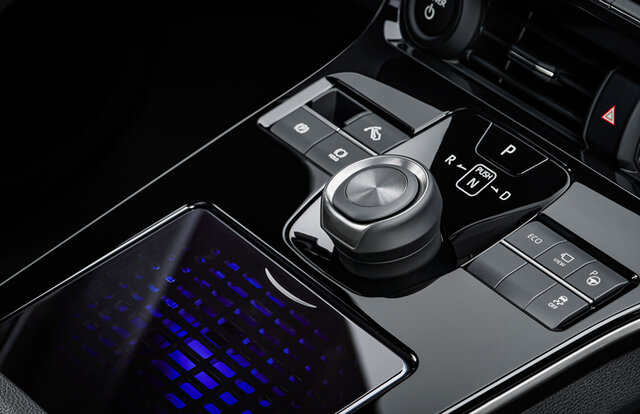 大きく若返りが図られた新型トヨタ カローラに試乗｜Toyota