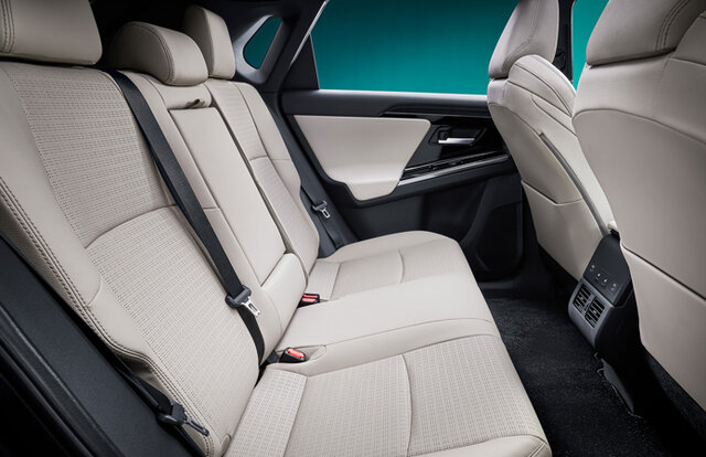 大きく若返りが図られた新型トヨタ カローラに試乗｜Toyota