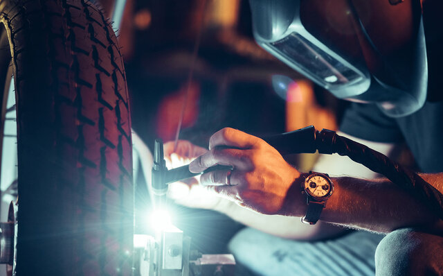 ラギッドでレトロな限定モデル「トップタイム デウス リミテッド エディション」｜BREITLING