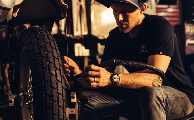 ラギッドでレトロな限定モデル「トップタイム デウス リミテッド エディション」｜BREITLING