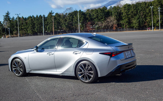 欧州のプレミアムセダンに勝るとも劣らない出来映え──レクサスIS350 Fスポーツに試乗｜LEXUS