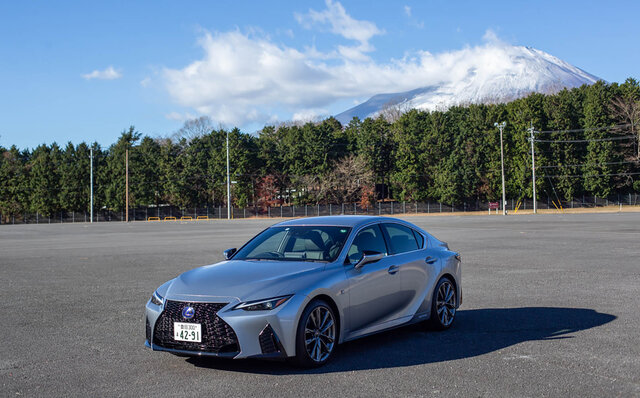 欧州のプレミアムセダンに勝るとも劣らない出来映え──レクサスIS350 Fスポーツに試乗｜LEXUS