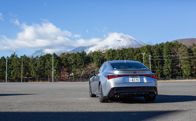 欧州のプレミアムセダンに勝るとも劣らない出来映え──レクサスIS350 Fスポーツに試乗｜LEXUS