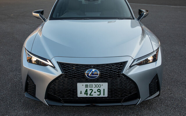 欧州のプレミアムセダンに勝るとも劣らない出来映え──レクサスIS350 Fスポーツに試乗｜LEXUS