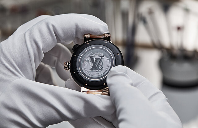 エッジの効いたスポーティなシルエットのタンブール新モデル｜LOUIS VUITTON