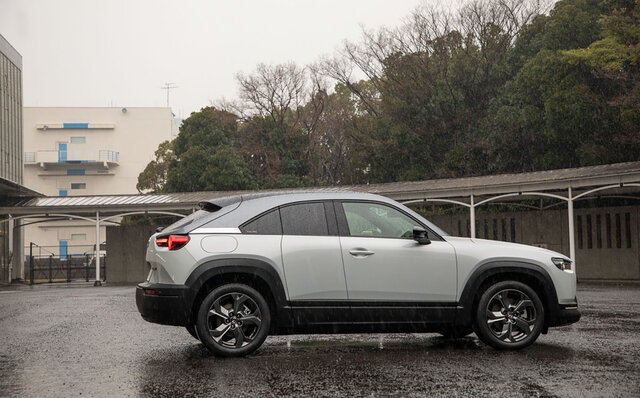 従来と同じような運転の楽しさを追求している──マツダMX-30 EVモデルに試乗｜MAZDA