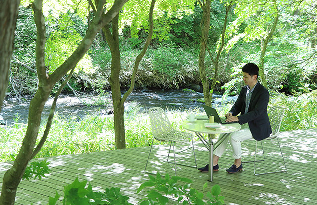 新緑の中でテレワークしながら、将来の軽井沢移住の構想を練る宿泊プラン｜TRAVEL