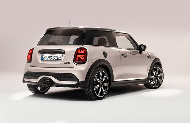 Updated Interior and Exterior: The Refreshed MINI Debuts | MINI