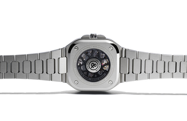 The "BR 05 SKELETON NIGHTLUM" offers exceptional legibility, day or night | Bell & Ross