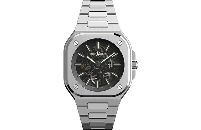 The "BR 05 SKELETON NIGHTLUM" offers exceptional legibility, day or night | Bell & Ross