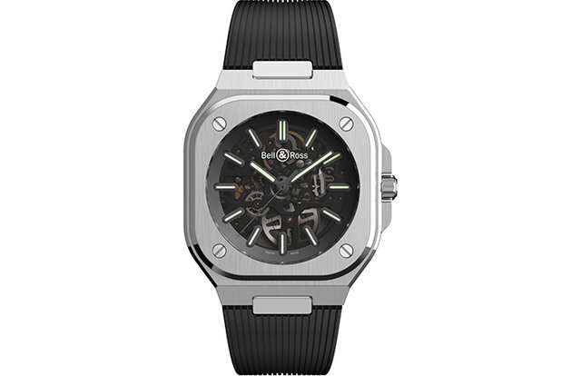 The "BR 05 SKELETON NIGHTLUM" offers exceptional legibility, day or night | Bell & Ross